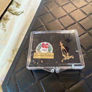 Dollhouse Limited Edition Dee's Delights, Inc Christmas Plate Candle with Stand